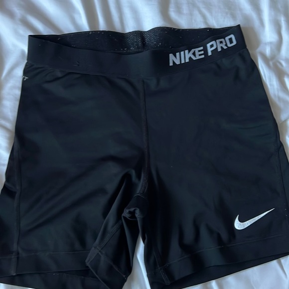 Nike shorts - Picture 1 of 3